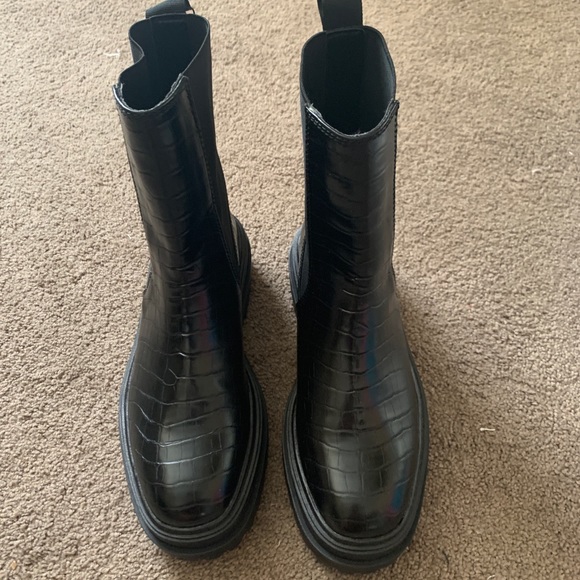 Chunky black zara boots - Picture 2 of 3